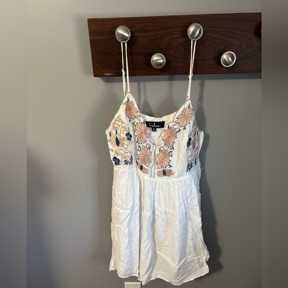 Lulus Medium short white dress with floral top